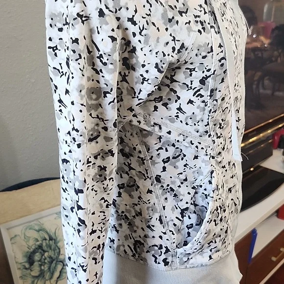 Lululemon Athletica Silver/Gray Asana Jacket - Picture 9 of 15